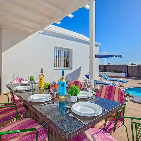 Puerto Del Carmen Sleeps 6 Pool Wifi Вилла
